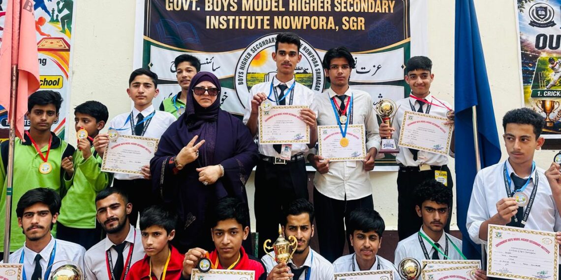 BHSS Nowpora Cluster Celebrates National Sports Day with Felicitation of Winners and Traditional Games