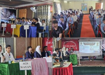 AGS Wayne Students Excel at Inter-School Quiz, Bring Glory to Kupwara