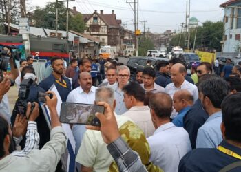 CM Omar Tours Srinagar; Inspects Proposed Barbar Shah Bridge Site, Eyes Better Connectivity to Shehar-e-Khaas
