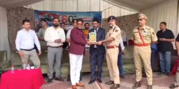 SDM Chadoora Honours Er. Nazir Ahmad Yatoo for Tireless Public Service, Strengthening Administration–People Connect