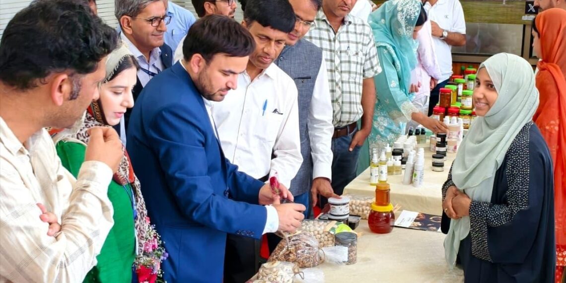 NITI Aayog Member Dr. M. Srinivas Visits CSIR-IIIM Srinagar, Reviews Science, Innovation and Entrepreneurship Ecosystem