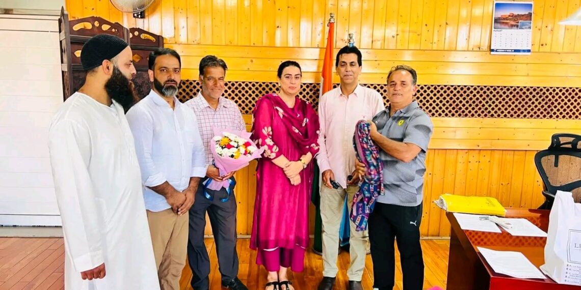 Cricket Fraternity Meets Secretary Sports Council Nuzhat Gul, Hails her Work