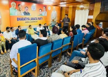 Sat Sharma Reviews Seva Sankalp Abhiyan, Calls for Stronger BJP Grassroots Presence in Kashmir
