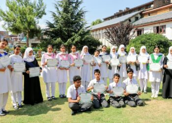 PCCF felicitates School Children for Forest Photography Competition