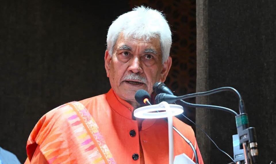 LG Sinha Pays Tributes To Maharaja Hari Singh On Janm-Jayanti