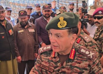 Army Chief Gen Dhiraj Seth Visits Karnah, Interacts With Veterans