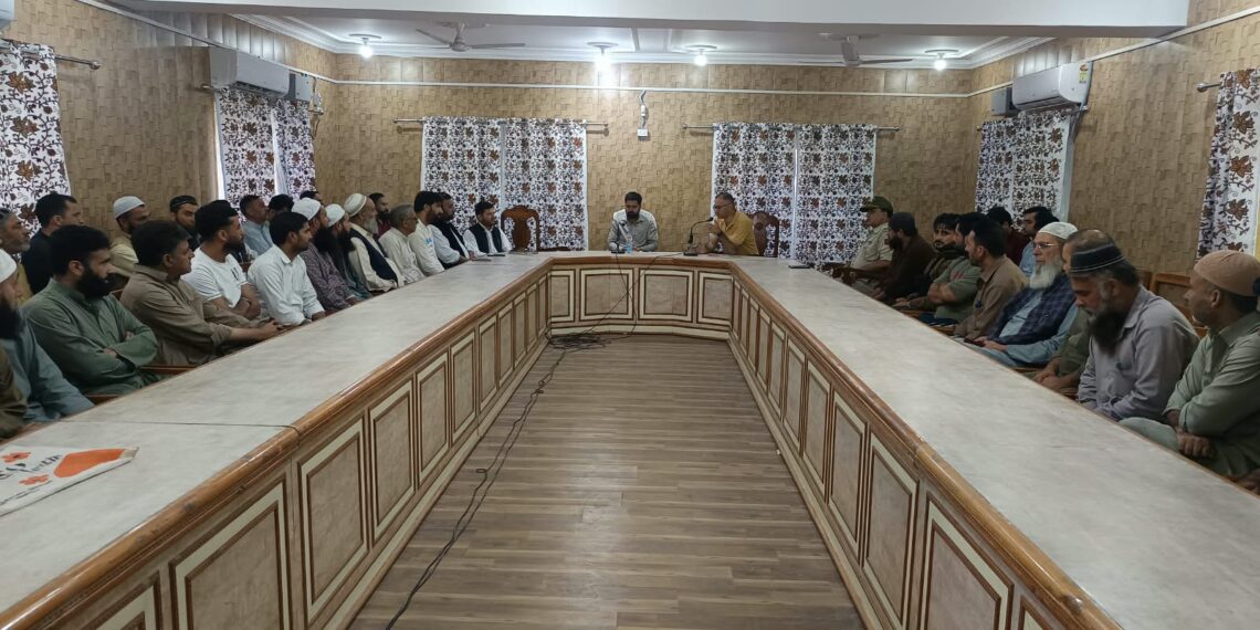 SDM Karnah Holds Meeting with Beopar Mandal, Assures Priority Resolution of Traders’ Issues: