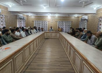 SDM Karnah Holds Meeting with Beopar Mandal, Assures Priority Resolution of Traders’ Issues: