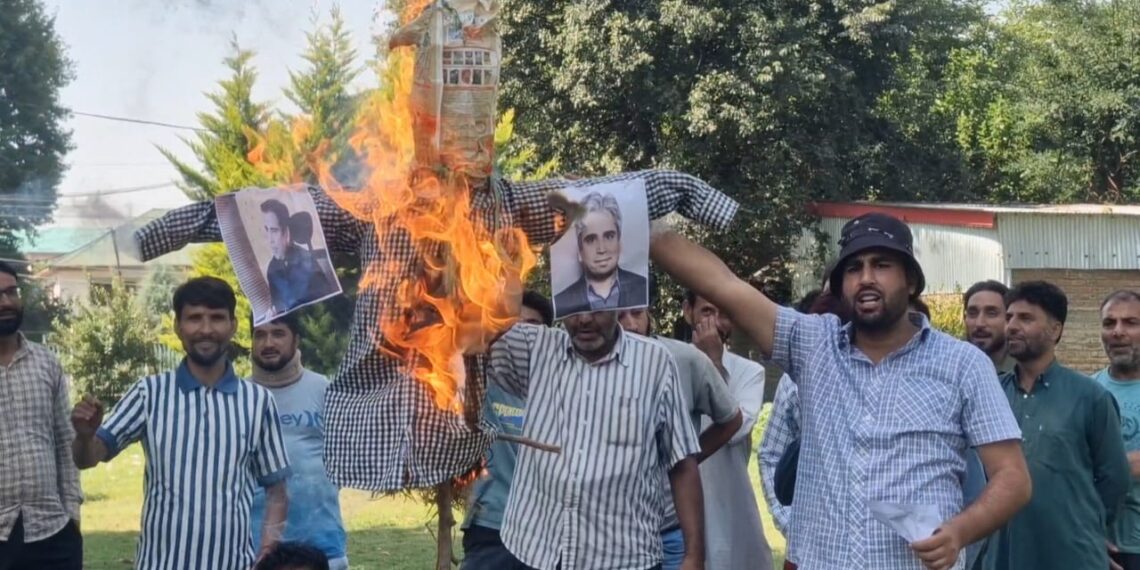 BJP Stages Protest in Sumbal Against Tanvir Sadiq’s Remarks, Demands Action from NC
