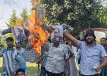 BJP Stages Protest in Sumbal Against Tanvir Sadiq’s Remarks, Demands Action from NC