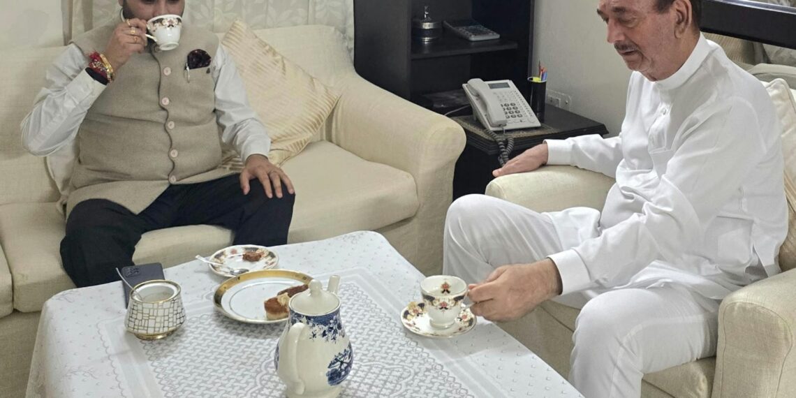 NATF Chief Vishal Chopra Meets Former J&K CM Ghulam Nabi Azad and Smt. Shameem Azad in Delhi