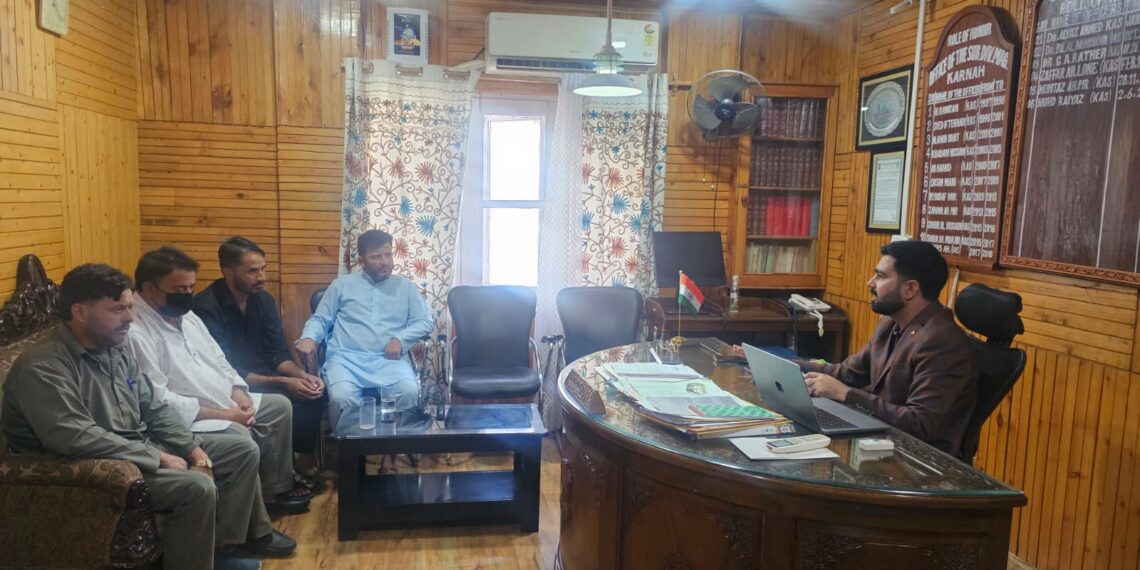 Karnah Delegation Raises Concerns Over Animal Husbandry Services, SDM Assures Timely Redressal: