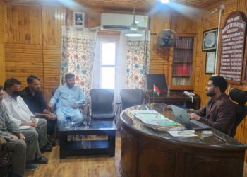 Karnah Delegation Raises Concerns Over Animal Husbandry Services, SDM Assures Timely Redressal: