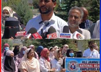 NHM Employees Hold Peaceful Protest in Pattan, Demand Fulfilment of Long-Pending Demands