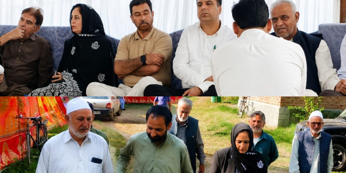 State Coordinator Central Kashmir (Women Wing) Adv. Suraya Akbar Visits Residence of MLA Beerwah Dr. Shafi Wani to Express Condolences