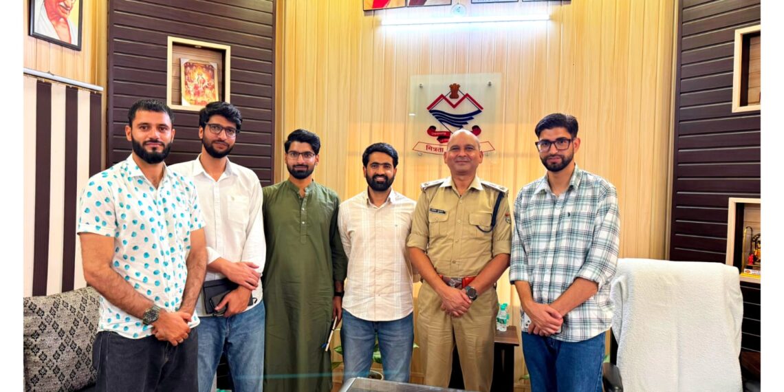 J&K Students Association Delegation Meets SP Dehradun, Seeks Measures to Ensure Safety of Kashmiri Students, Shawl Sellers