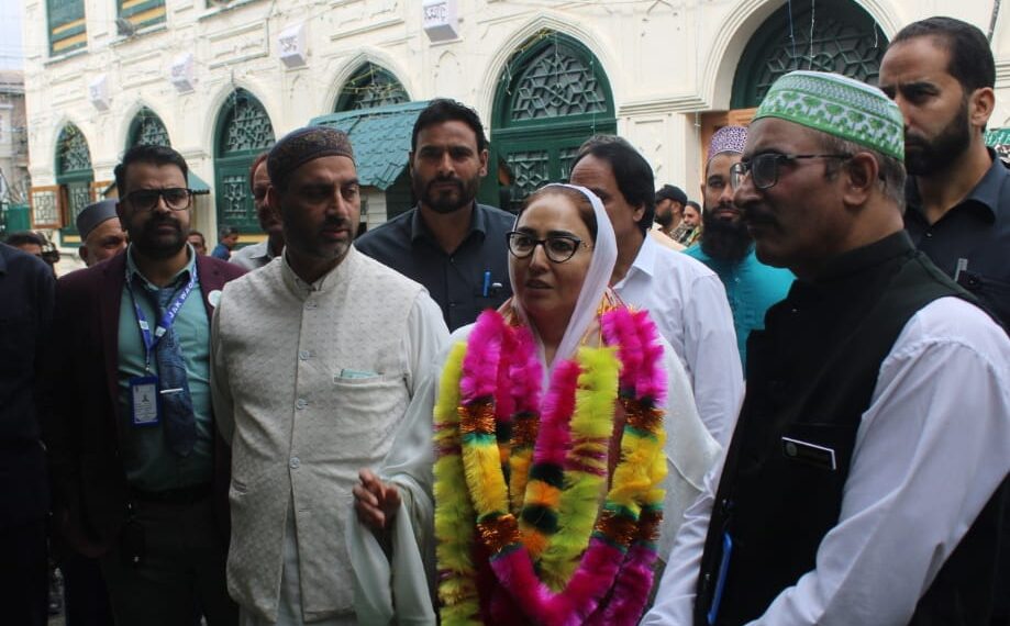 “Urs Arrangements At Dastgeer Sahib Shrine Must Be Completed On Time”: Darakhshan Andrabi