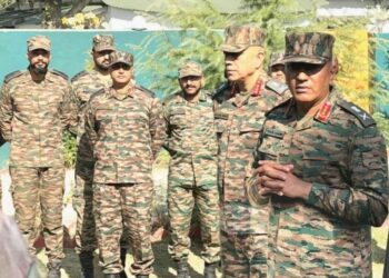 Army Commander Visits RR Unit in South Kashmir, Reviews Security Situation
