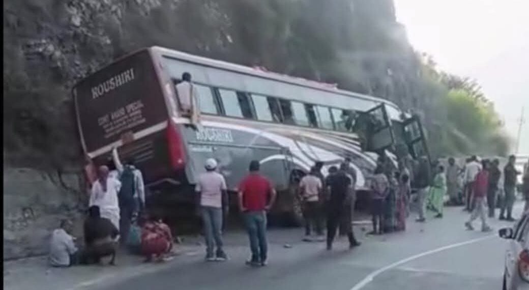 One Killed, Several Injured After Bus Accident in Ramban