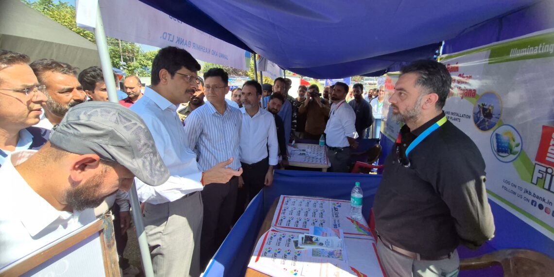 Power Secretary Reviews PM Surya Ghar Implementation at Srinagar Seva Setu Camp