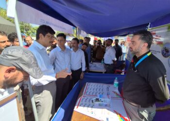 Power Secretary Reviews PM Surya Ghar Implementation at Srinagar Seva Setu Camp