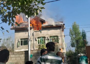 Fire Engulfs Residential House in Gasso Hazratbal