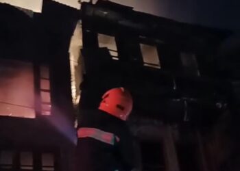 Five Residential Houses Damaged, Three Injured in Massive Anantnag Fire