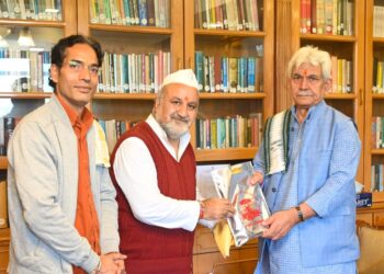 Save Sharda Committee Chairman Ravinder Pandita Meets LG Manoj Sinha; Discusses Development of Sharda Temple, Teetwal