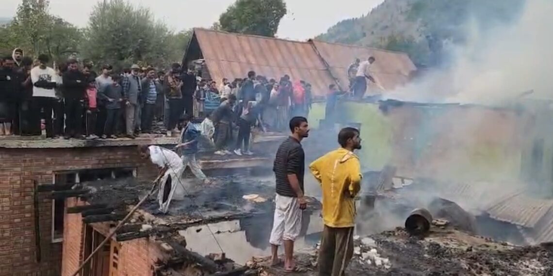 Four Residential Houses Damaged in Fire Incident in Kapran Doru