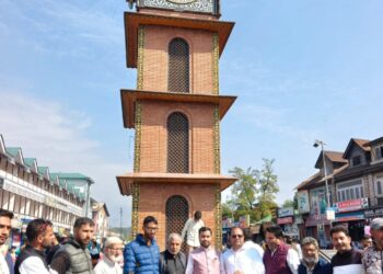 National Chairman NATF Vishal Chopra Hoists National Tricolour at Lal Chowk Ghanta Ghar, Kashmir