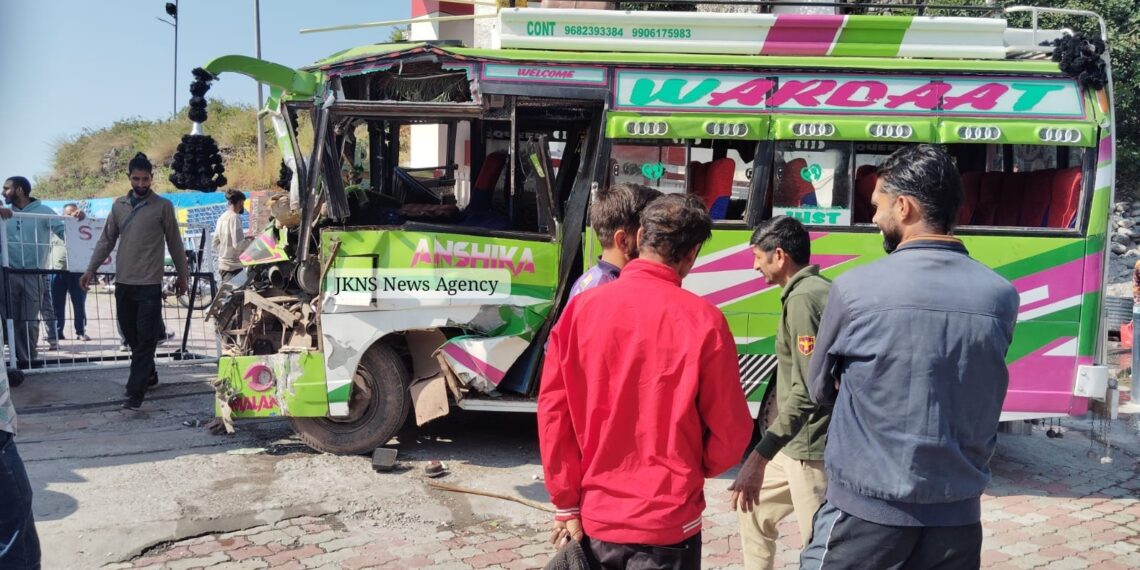 7 Injured as Matador Crashes into Gate Near Jyotipuram in Reasi