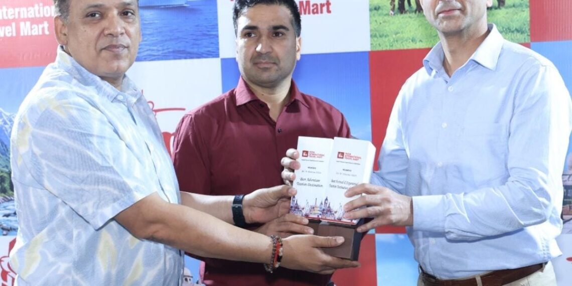 J&K Tourism bags two awards at IITM Mumbai – Best Adventure and best Experiential Tourism destination Award