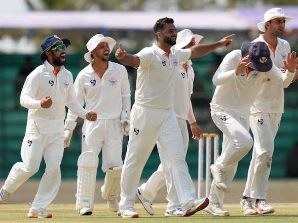 J&K Collapse for 120 as Madhya Pradesh Build 135-Run Lead in Ranji Trophy