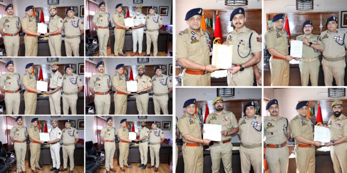 IGP Kashmir Rewards Budgam Police for Busting Fake Job Racket, Digitising Beat Policing